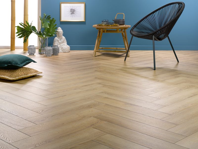 4. Jefferson – Solid Plus (12 mm) Un ton bois naturel et intemporel, facile à intégrer dans tout type d’intérieur.